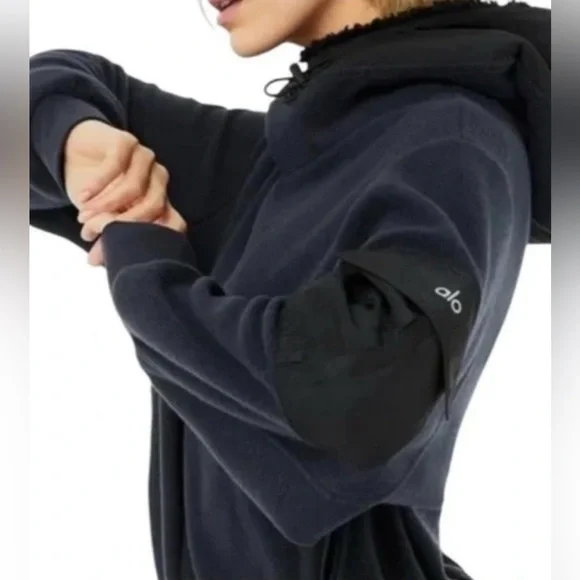 Alo Yoga Dark Navy/Black Chill Pullover Large  NWOT - Picture 2 of 9